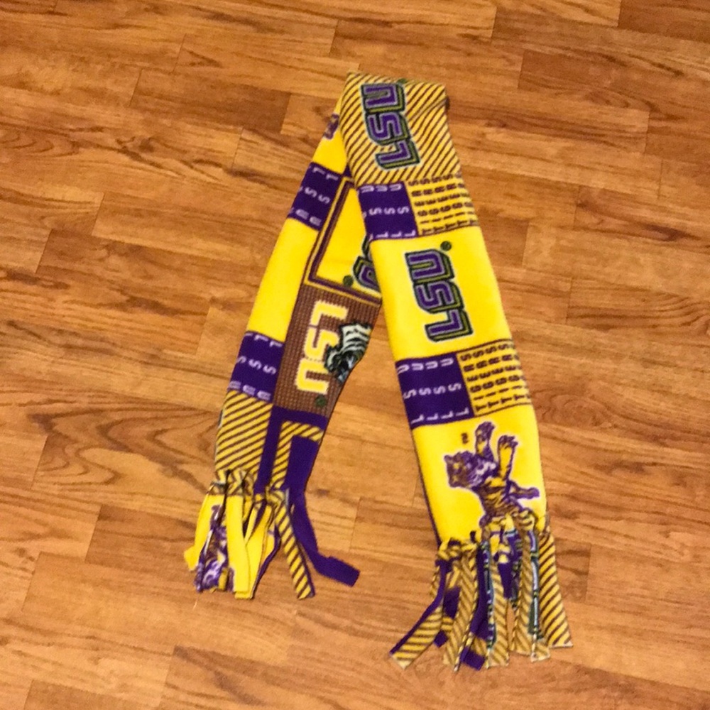 LSU Fleece Scarf 💕 - Picture 2 of 8